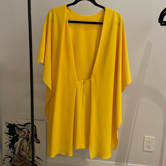 Open back cape Zara dress - Picture 2 of 2